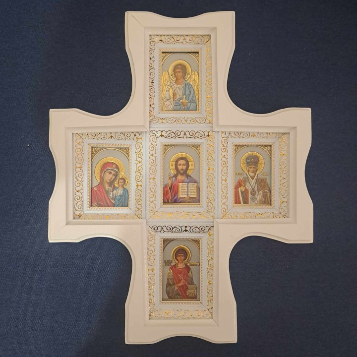 Crucifix din lemn cu iconițe
