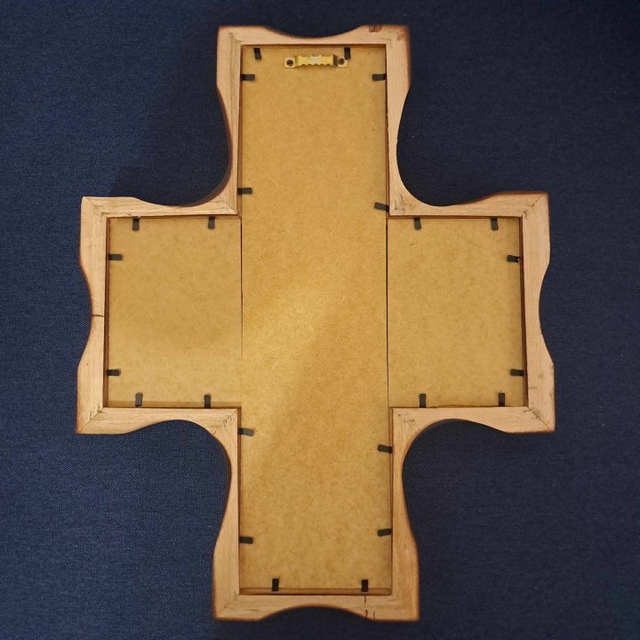 Crucifix din lemn cu iconițe