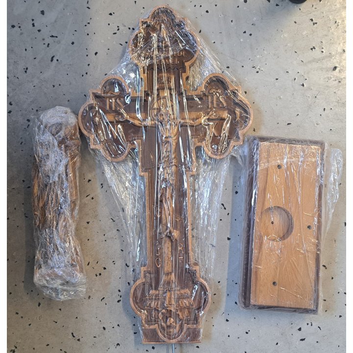 Troiță sculptată din lemn